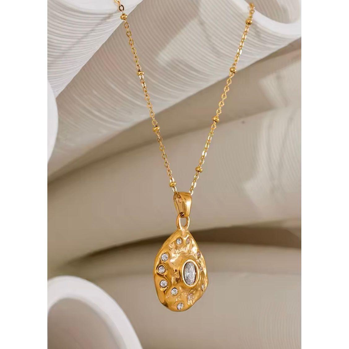 GOLDILOCKS NECKLACE