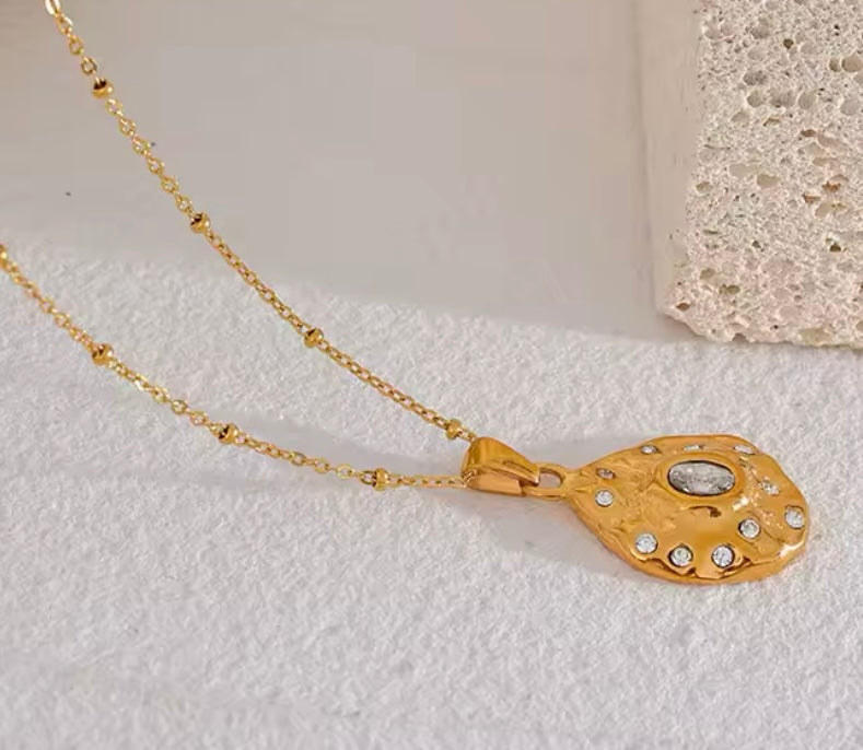 GOLDILOCKS NECKLACE
