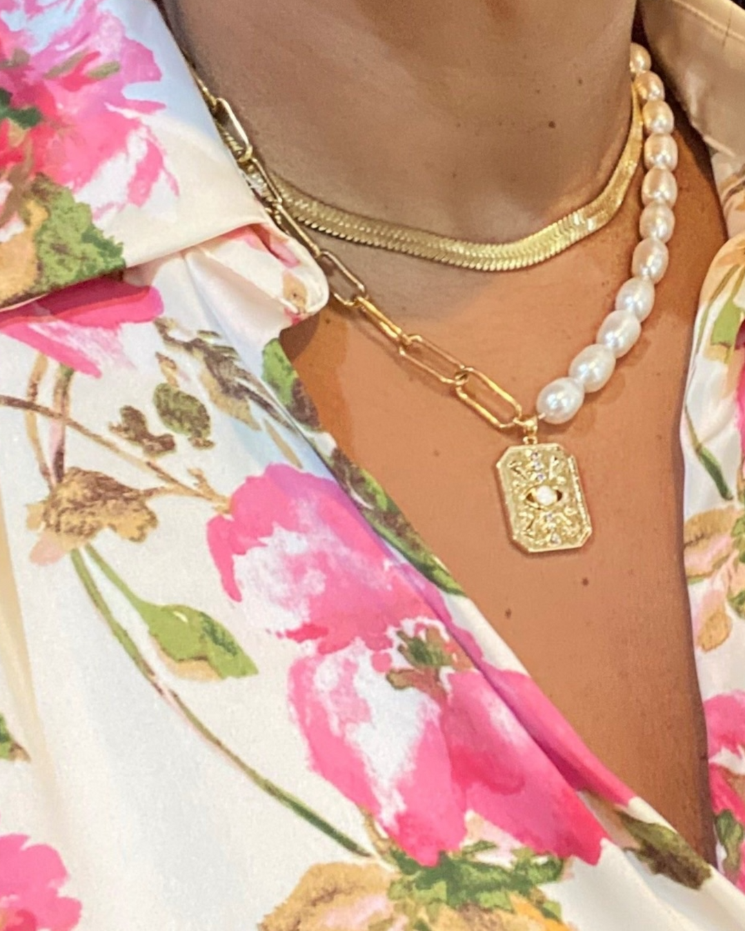 PRECIOUS NECKLACE